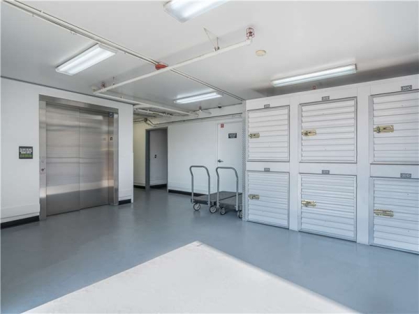 Facility photo: //images.sparefoot.com/medium/232466699433d2534a2.jpg