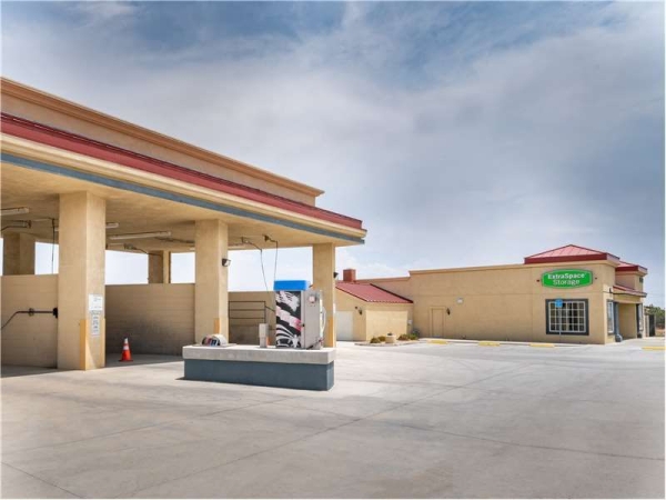 Facility photo: //images.sparefoot.com/medium/232467699433accb17e.jpg