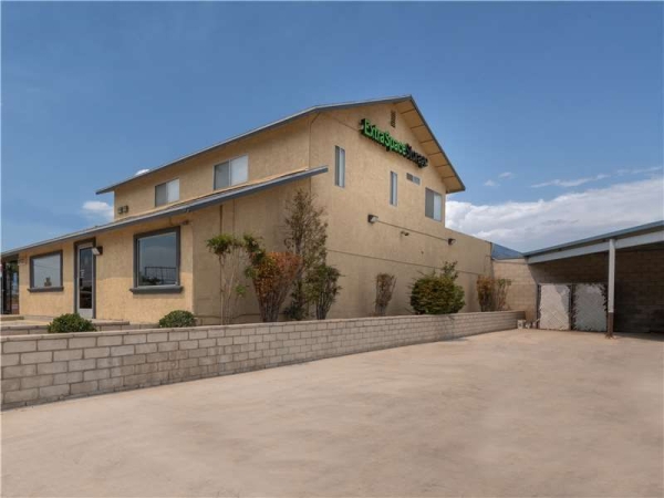 Facility photo: //images.sparefoot.com/medium/232468699434258312f.jpg