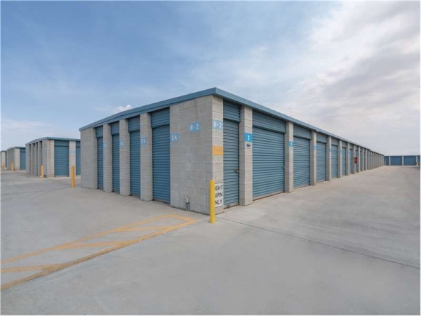 Facility photo: //images.sparefoot.com/medium/2324686994342793a72.jpg