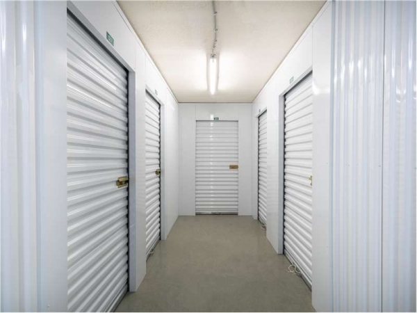 Facility photo: //images.sparefoot.com/medium/232468699434286a359.jpg