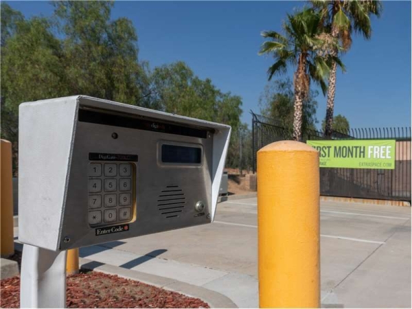 Facility photo: //images.sparefoot.com/medium/232470699433e417788.jpg