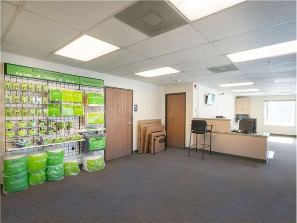 Facility photo: //images.sparefoot.com/medium/232470699433e514fb4.jpg