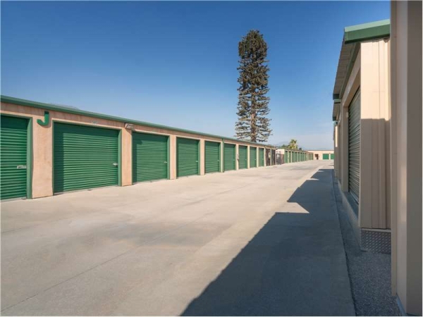 Facility photo: //images.sparefoot.com/medium/232470699433e5d849e.jpg