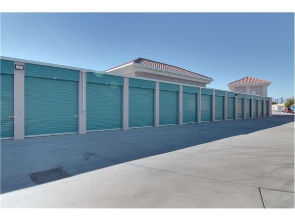 Facility photo: //images.sparefoot.com/medium/232472699433ec28798.jpg