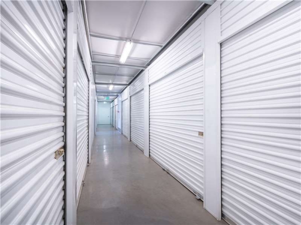 Facility photo: //images.sparefoot.com/medium/2324736994340a46b44.jpg