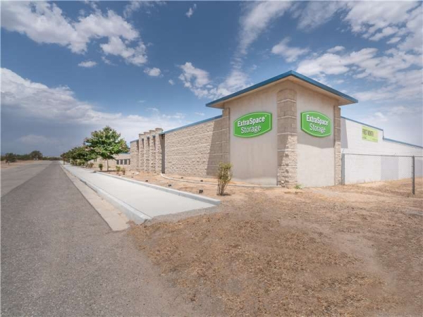 Facility photo: //images.sparefoot.com/medium/2324736994340b449c2.jpg