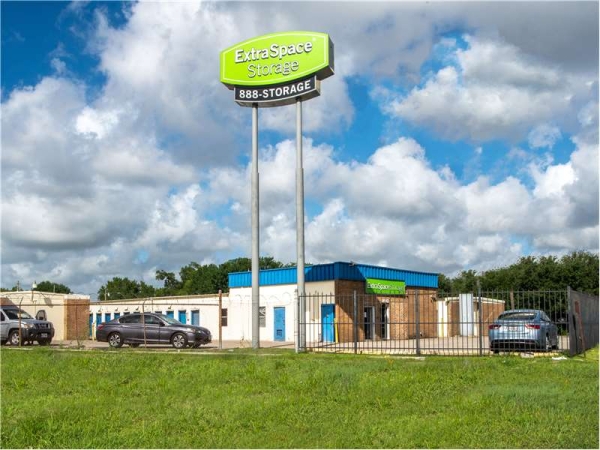 Storage Units at Extra Space Storage - 8556 - Houston - Tilfer Street - 3101 Tilfer Street