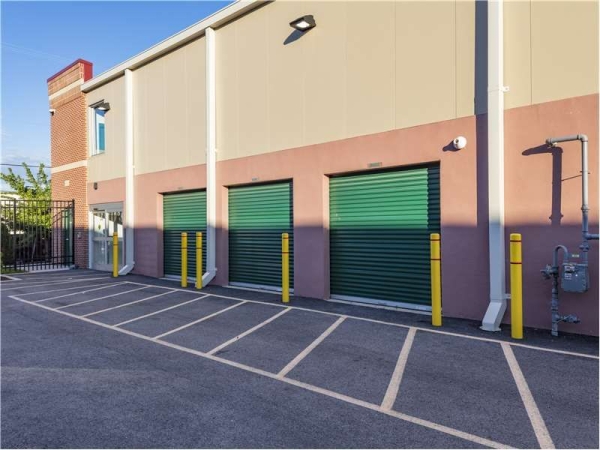 Facility photo: //images.sparefoot.com/medium/232492699434b53a3d2.jpg