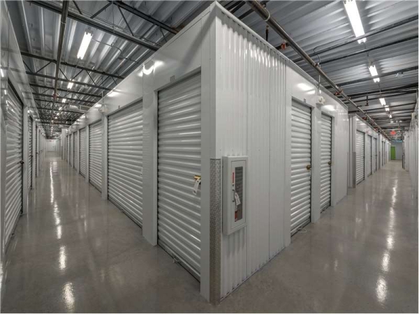 Storage Units at Extra Space Storage - 1835 - Sarasota - Edgelake Dr - 6200 Edgelake Drive