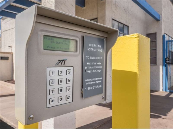 Facility photo: //images.sparefoot.com/medium/232497699434689a5ae.jpg