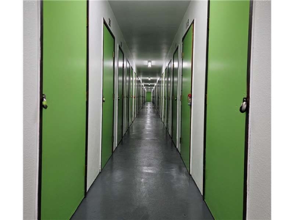 Facility photo: //images.sparefoot.com/medium/2325066994346589506.jpg