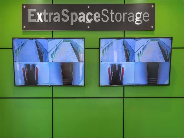 Facility photo: //images.sparefoot.com/medium/23250669943467152ef.jpg