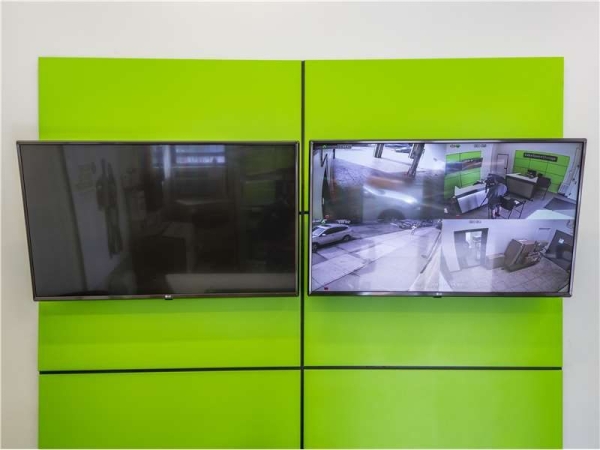 Facility photo: //images.sparefoot.com/medium/2325166a52329bbf297.jpg
