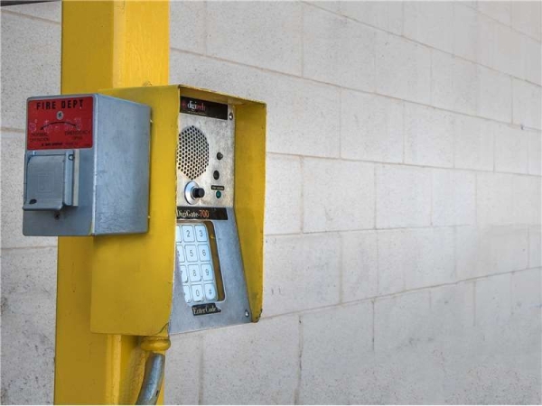 Facility photo: //images.sparefoot.com/medium/232526699434188fdb4.jpg