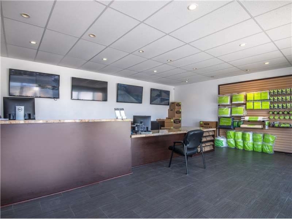 Facility photo: //images.sparefoot.com/medium/2325266994341964878.jpg