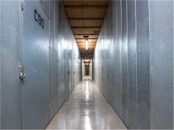 Facility photo: //images.sparefoot.com/medium/2325266994341ac8258.jpg