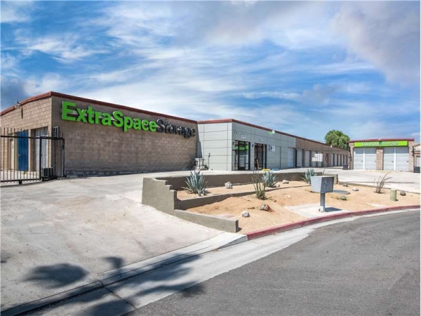 Facility photo: //images.sparefoot.com/medium/2325266994341b80a91.jpg