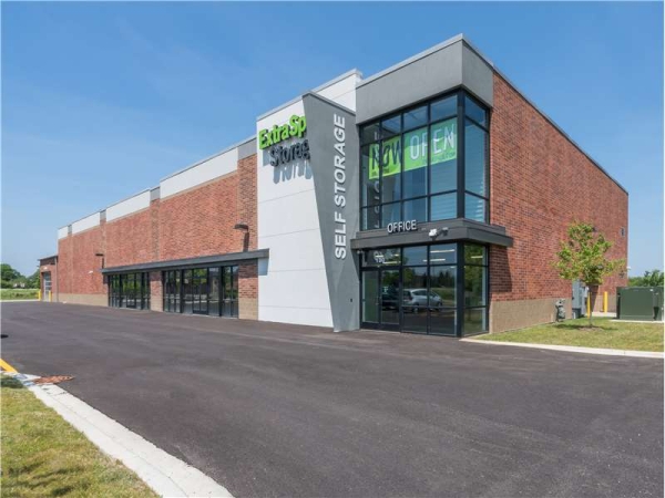 Facility photo: //images.sparefoot.com/medium/23254564e02e1db3189.jpg