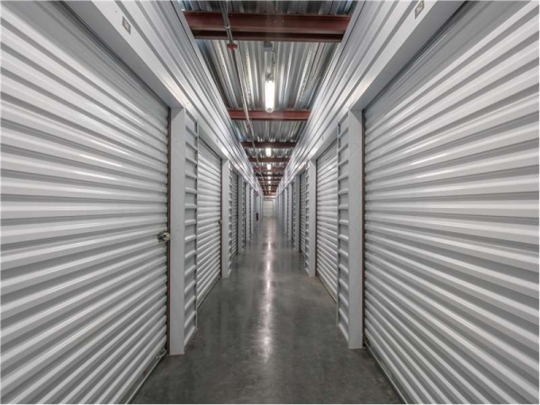 Facility photo: //images.sparefoot.com/medium/23254564e02e1ecd10a.jpg