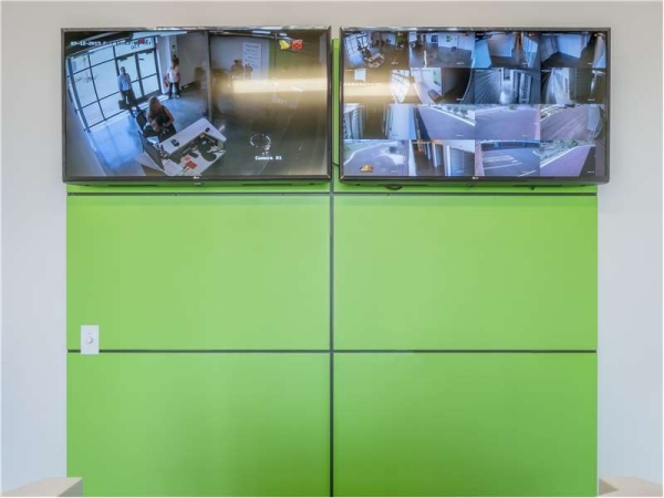 Facility photo: //images.sparefoot.com/medium/23254564e02e22b8406.jpg