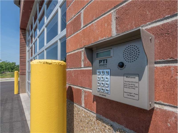 Facility photo: //images.sparefoot.com/medium/23254564e02e23f1c4b.jpg