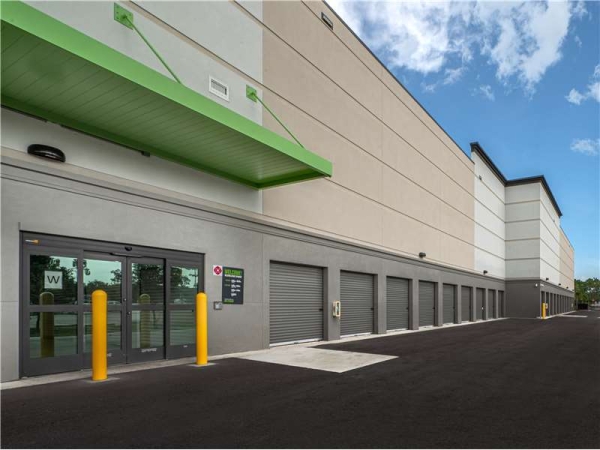 Storage Units at Extra Space Storage - 8817 - Naples - Davis Blvd - 8471 Davis Boulevard