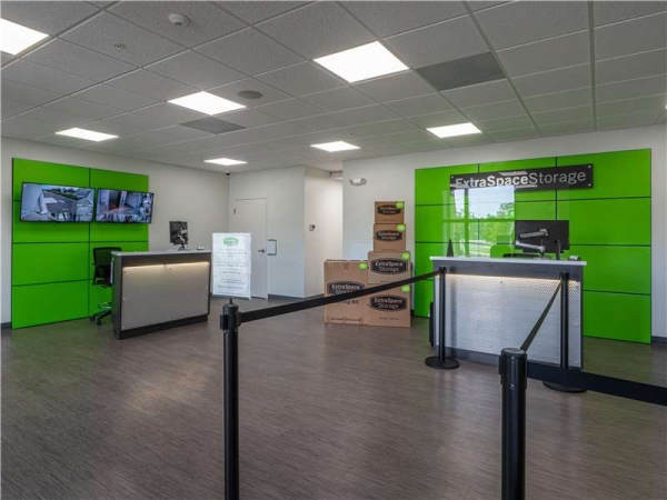 Storage Units at Extra Space Storage - 8817 - Naples - Davis Blvd - 8471 Davis Boulevard