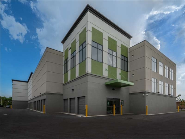 Storage Units at Extra Space Storage - 8817 - Naples - Davis Blvd - 8471 Davis Boulevard