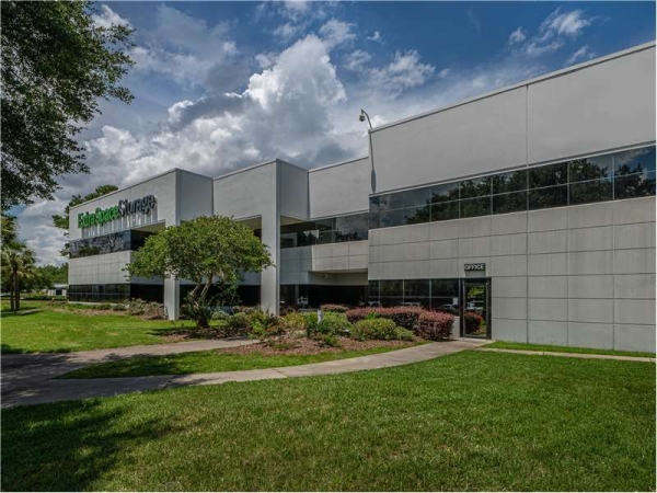 Storage Units at Extra Space Storage - 7256 - Jacksonville - Southpoint Pkwy - 6611 Southpoint Parkway