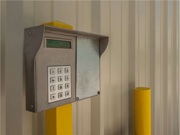 Facility photo: //images.sparefoot.com/medium/23261264e032255d92f.jpg