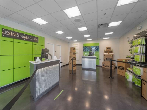 Facility photo: //images.sparefoot.com/medium/232613699434bb384f5.jpg