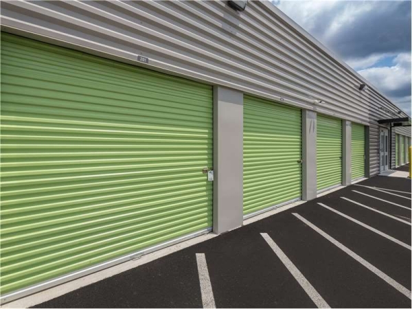 Facility photo: //images.sparefoot.com/medium/232613699434bbe56c1.jpg