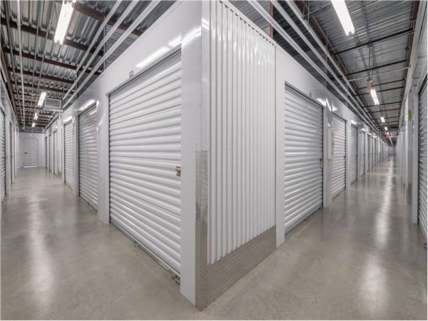 Facility photo: //images.sparefoot.com/medium/232613699434bca0883.jpg