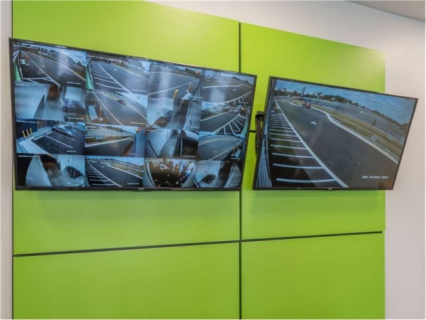 Facility photo: //images.sparefoot.com/medium/232613699434be63d52.jpg