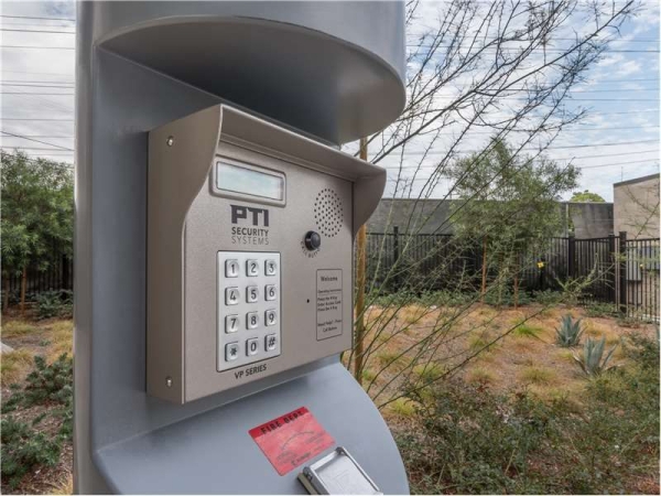 Facility photo: //images.sparefoot.com/medium/232627699434c379ef1.jpg