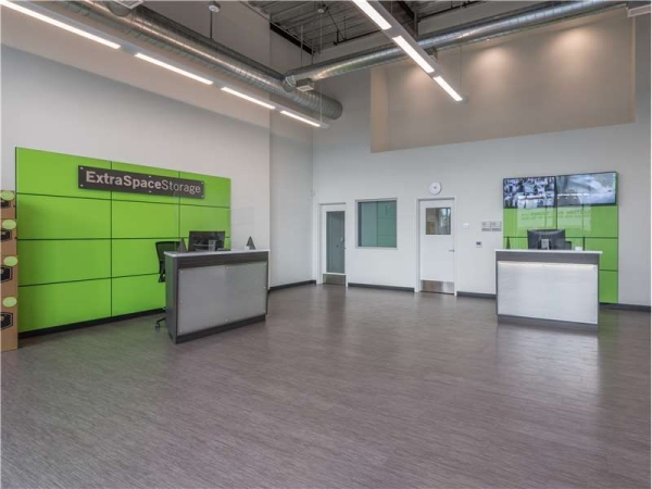 Facility photo: //images.sparefoot.com/medium/232627699434c44eecb.jpg