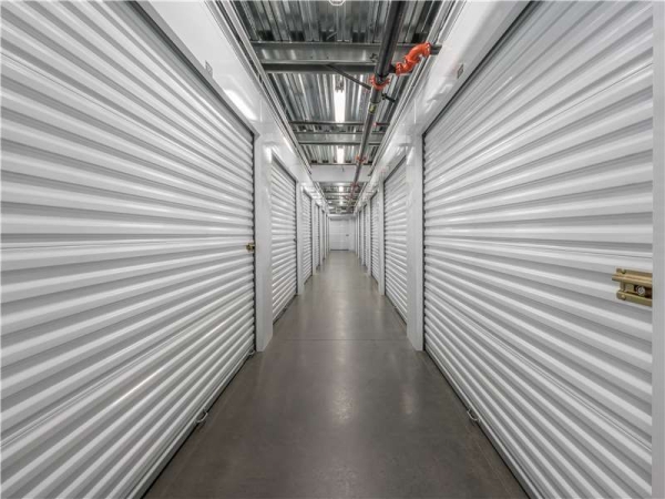 Facility photo: //images.sparefoot.com/medium/232627699434c630316.jpg