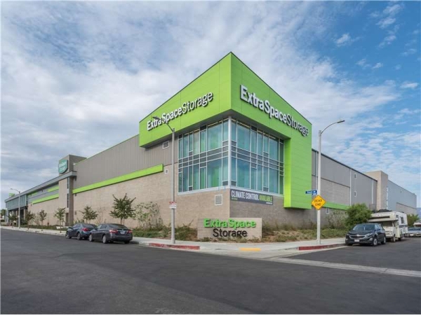 Facility photo: //images.sparefoot.com/medium/232627699434cb3a34b.jpg