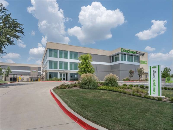 Storage Units at Extra Space Storage - 8895 - Fort Worth - West Vickery Blvd - 5230 West Vickery Boulevard