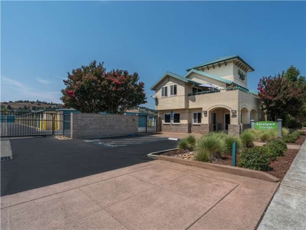 Facility photo: //images.sparefoot.com/medium/232632699434dd0fef1.jpg