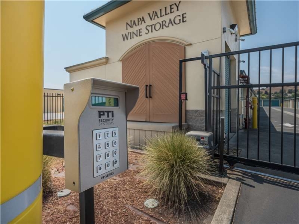 Facility photo: //images.sparefoot.com/medium/232632699434ddd3026.jpg