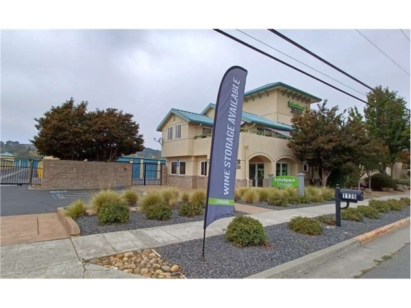 Facility photo: //images.sparefoot.com/medium/232632699434e12af88.jpg