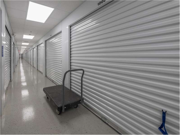 Facility photo: //images.sparefoot.com/medium/23263464e03378aef1b.jpg