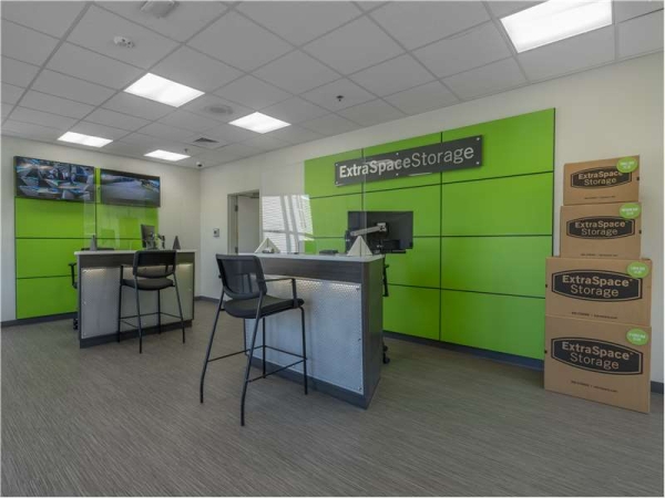 Facility photo: //images.sparefoot.com/medium/23263464e03379d8fa5.jpg