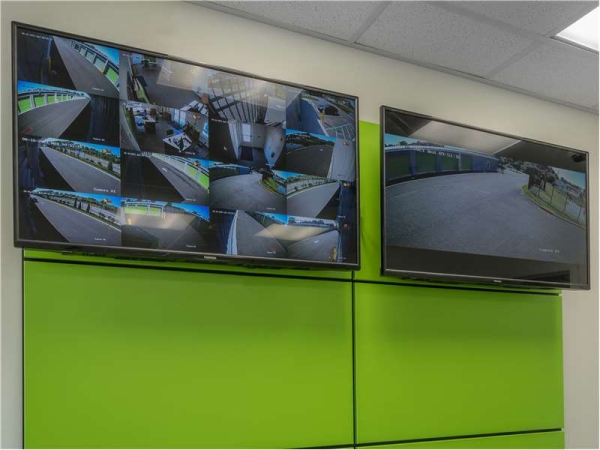 Facility photo: //images.sparefoot.com/medium/23263464e0337b44573.jpg