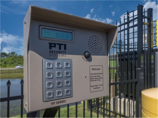 Facility photo: //images.sparefoot.com/medium/23263464e0337cac990.jpg