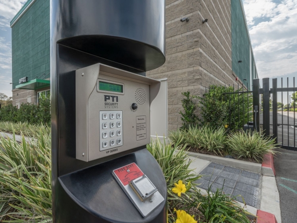 Facility photo: //images.sparefoot.com/medium/2326476994346e622ba.jpg