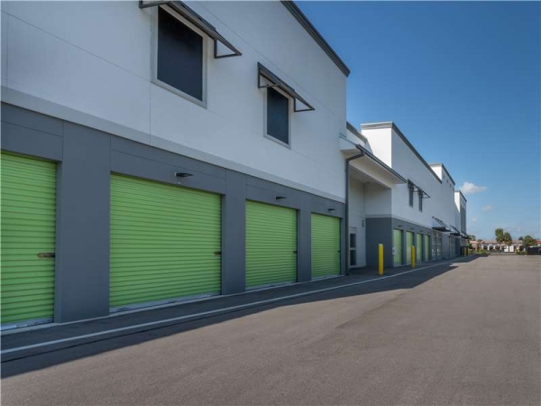 Facility photo: //images.sparefoot.com/medium/23264864e0342d41f26.jpg
