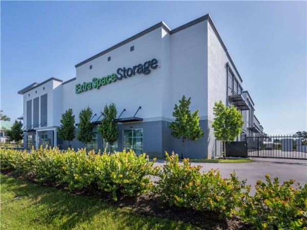 Facility photo: //images.sparefoot.com/medium/23264864e03433a5faf.jpg
